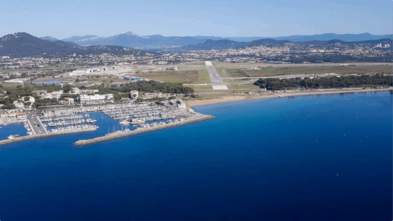 arrivée de passagers aeroport de toulon